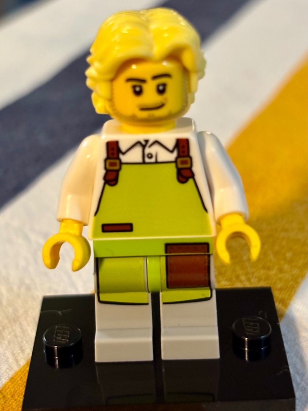 LEGO CITY "Cyclist~ Male, White Shirt, Lime Apron" cty1494 LIKE NEW!